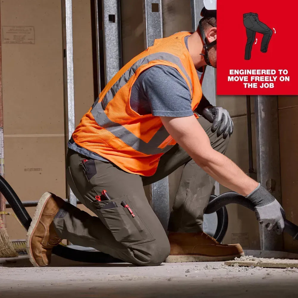 Men's FREEFLEX Tech-Fabric Multi-Pocket Cargo Pants